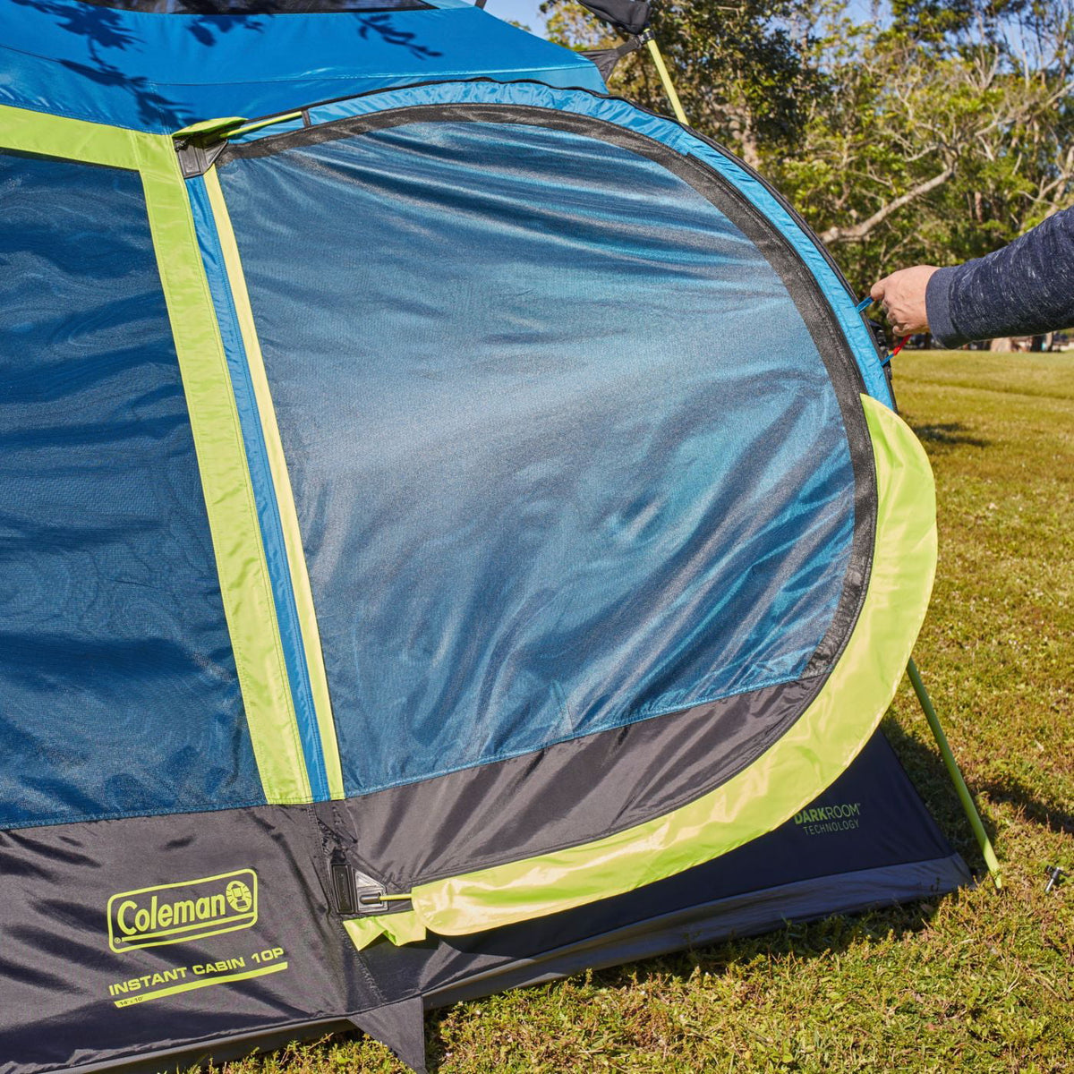 10-Person Cabin Camping Tent with Instant Setup O958927