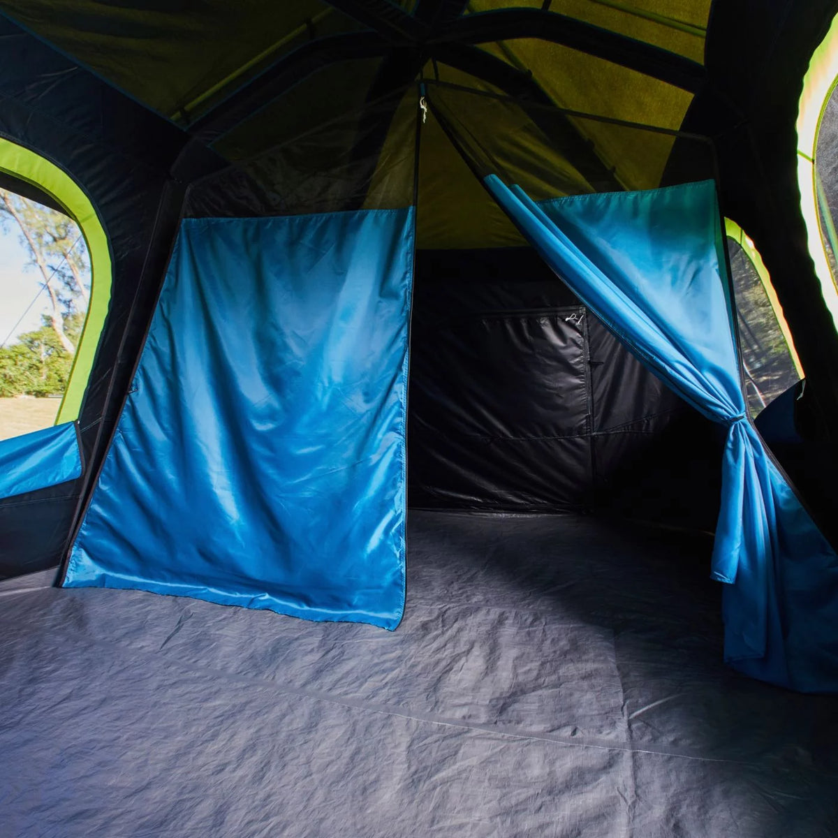 10-Person Cabin Camping Tent with Instant Setup O958927
